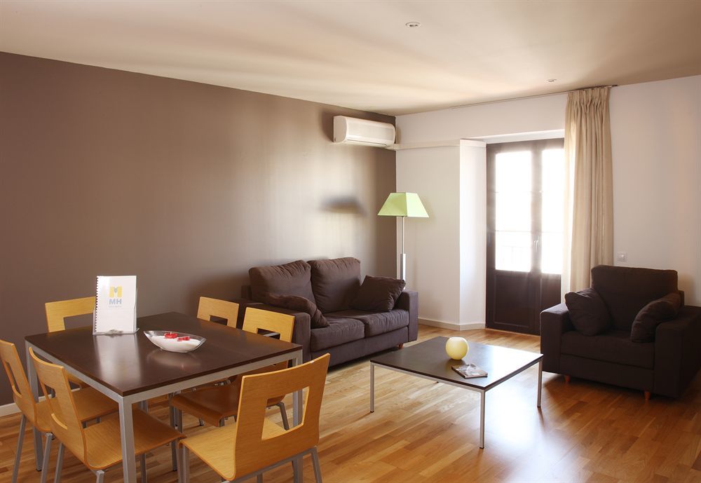 Mh Apartments Ramblas Barcelona Zimmer foto